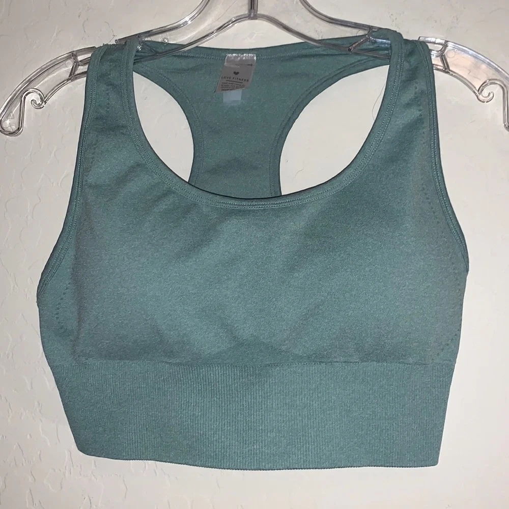 LOVE FITNESS BRAND NEW SIZE MEDIUM TWO PIECE MATCHING ATHLETIC SET